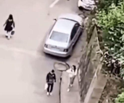 亲戚聊天吃瓜,家族秘闻尽收眼底