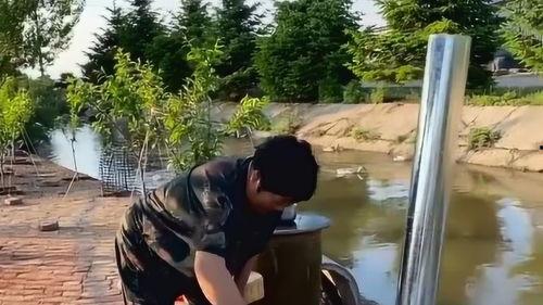 大娘吃瓜拉肚子图片,揭秘夏日消暑美食背后的健康隐患