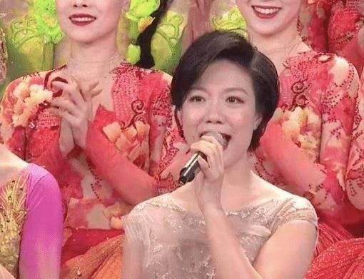 春晚街头唱歌的明星,明星齐聚共献艺