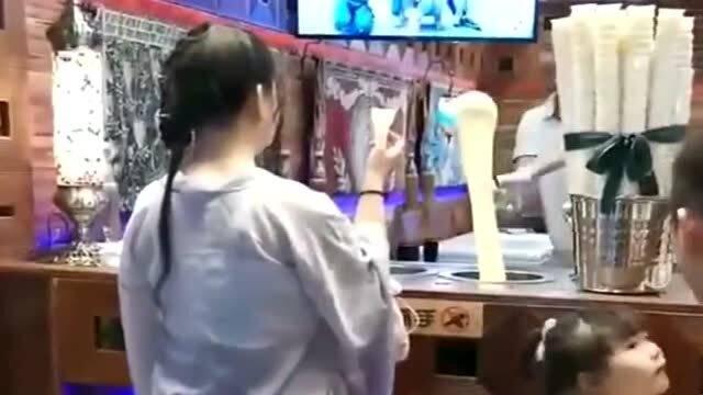 武当人打卡网红冰淇淋店,探寻网红冰淇淋店的冰凉魅力